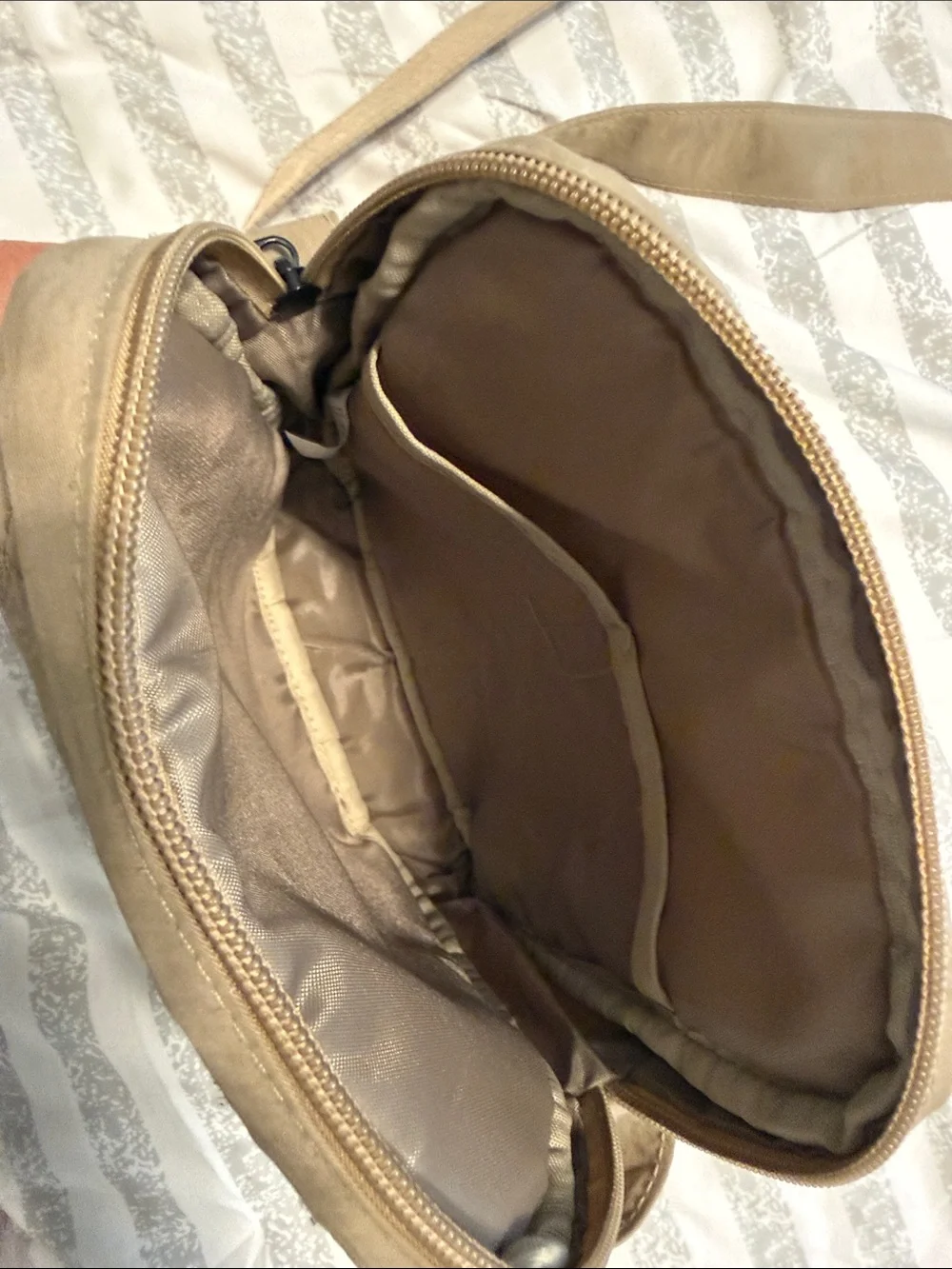 Zyia Quilted Crossbody Bag in Khaki